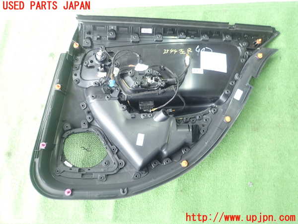 1UPJ-9235441324]ベンツ A180(177084)(W177)左後ドア内張り 中古_3