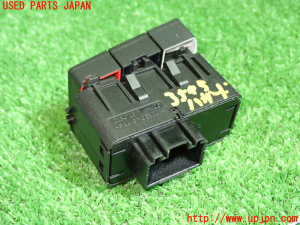 1UPJ-9235456290]VW up!(アップ)(AACHY)ハザードスイッチ 中古_3