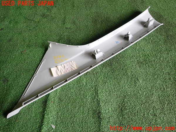 1UPJ-9235457655]VW up!(アップ)(AACHY)右フロントピラートリム 中古_5