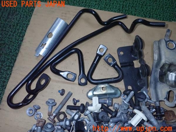 3UPJ=9235480720]プジョー RCZ(T7R5F03)前期 ネジ・ナット・ステー類 セット ジャンク_2