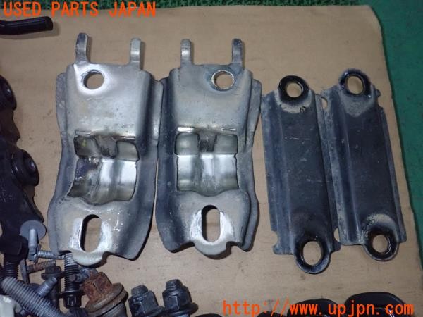 3UPJ=9235480720]プジョー RCZ(T7R5F03)前期 ネジ・ナット・ステー類 セット ジャンク_3