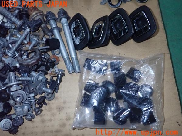 3UPJ=9235480720]プジョー RCZ(T7R5F03)前期 ネジ・ナット・ステー類 セット ジャンク_4