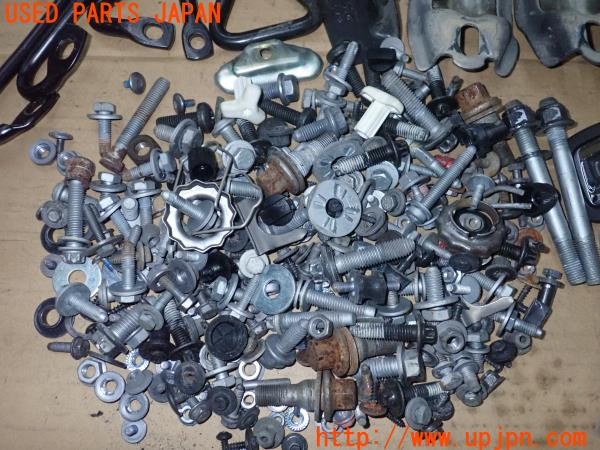 3UPJ=9235480720]プジョー RCZ(T7R5F03)前期 ネジ・ナット・ステー類 セット ジャンク_5