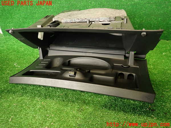 2UPJ-9235487516]プジョー・RCZ(T7R5F03)グローブボックス1 中古_3