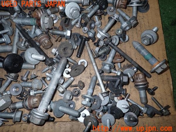 3UPJ=9235490720]ルノー メガーヌ R.S.(ルノー・スポール)(DZF4R)ネジ・ナット・ステー類 セット ジャンク_3