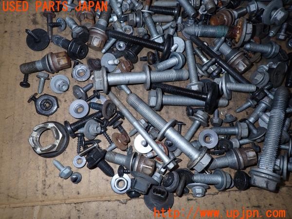 3UPJ=9235490720]ルノー メガーヌ R.S.(ルノー・スポール)(DZF4R)ネジ・ナット・ステー類 セット ジャンク_4