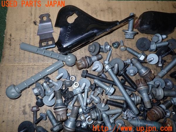 3UPJ=9235490720]ルノー メガーヌ R.S.(ルノー・スポール)(DZF4R)ネジ・ナット・ステー類 セット ジャンク_5