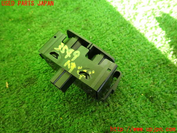 2UPJ-9235496290]ルノー・メガーヌ R.S.(ルノー・スポール)(DZF4R)ハザードスイッチ 中古_2