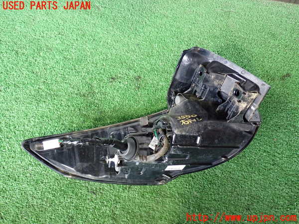 2UPJ-9235501530]CX-8(KG2P)右テールランプ 中古_4