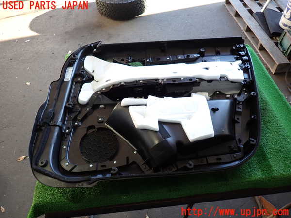2UPJ-9235501264]CX-8(KG2P)左前ドア内張り 中古_4