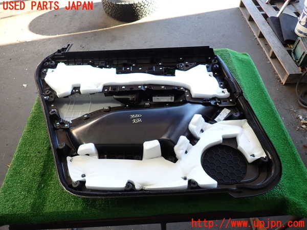 2UPJ-9235501294]CX-8(KG2P)右後ドア内張り 中古_4
