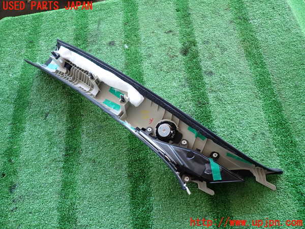 2UPJ-9235507655]CX-8(KG2P)右フロントピラートリム 中古_4
