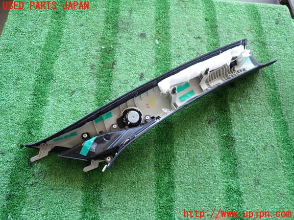 2UPJ-9235507660]CX-8(KG2P)左フロントピラートリム 中古_4