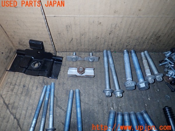 3UPJ=9235510720]ベンツ E240 ステーションワゴン(211261 S211)前期 ネジ・ナット・ステー類 セット ジャンク_2