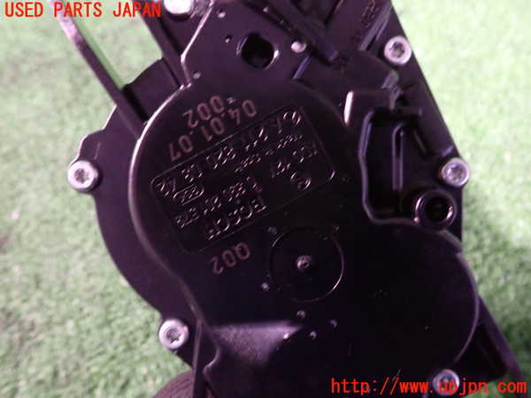 2UPJ-9235516775]ベンツ E240 ステーションワゴン(211261)(S211)リアワイパーモーター 中古_3