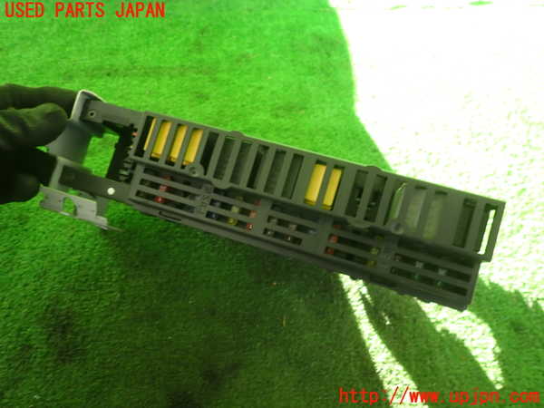 2UPJ-9235516741]ベンツ E240 ステーションワゴン(211261)(S211)ヒューズボックス1 中古_3