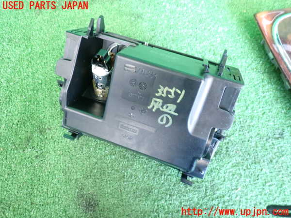 2UPJ-9235517821]ベンツ E240 ステーションワゴン(211261)(S211)灰皿1 中古_3