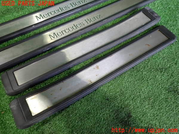 2UPJ-9235517740]ベンツ E240 ステーションワゴン(211261)(S211)スカッフプレート 中古_3