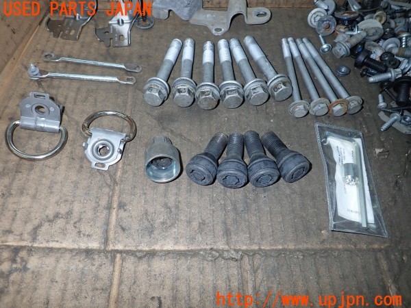 3UPJ=9235520720]BMW 320i(8A20 F30)ネジ・ナット・ステー類 セット ジャンク_3