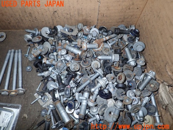 3UPJ=9235520720]BMW 320i(8A20 F30)ネジ・ナット・ステー類 セット ジャンク_4