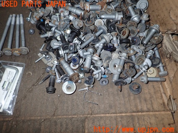 3UPJ=9235520720]BMW 320i(8A20 F30)ネジ・ナット・ステー類 セット ジャンク_5