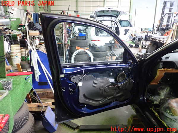2UPJ-9235521260]BMW 320i(8A20)左前ドア (43R-01735) 中古 (F30)_4
