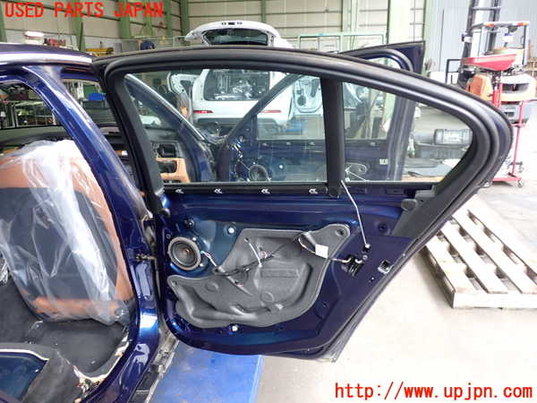 2UPJ-9235521290]BMW 320i(8A20)右後ドア (43R-001735) 中古 (F30)_4