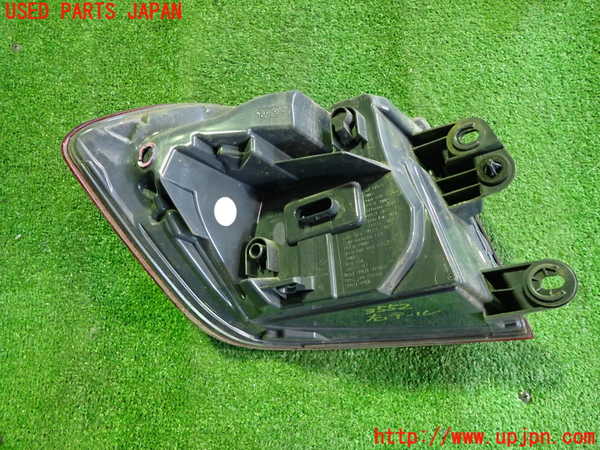 2UPJ-9235521530]BMW 320i(8A20)右テールランプ (ジャンク品) 中古 (F30)_2