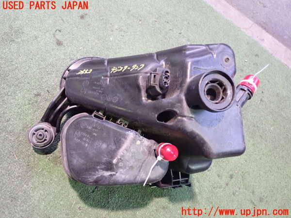 2UPJ-9235522410]BMW 320i(8A20)ラジエータータンク 中古 (F30)_3