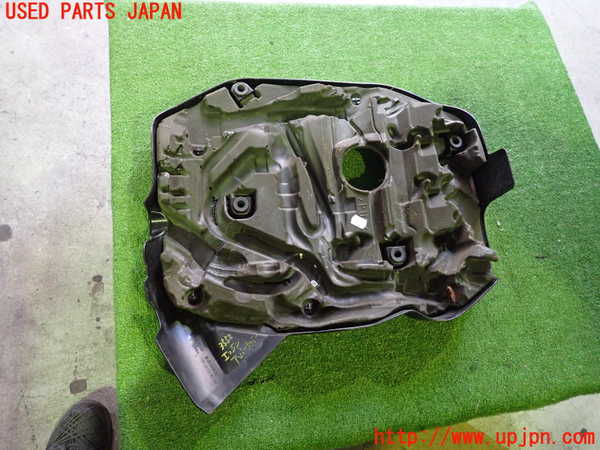 2UPJ-9235522160]BMW 320i(8A20)エンジンアッパーカバー 中古 (F30)_2