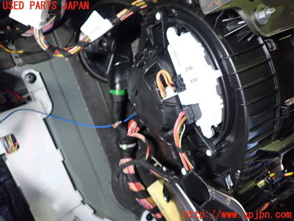 2UPJ-9235526081]BMW 320i(8A20)エバポレーター1 中古 (F30)_4