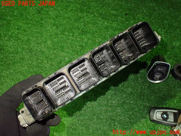 2UPJ-9235526110]BMW 320i(8A20)エンジンコンピューター DME 中古 (F30)_3