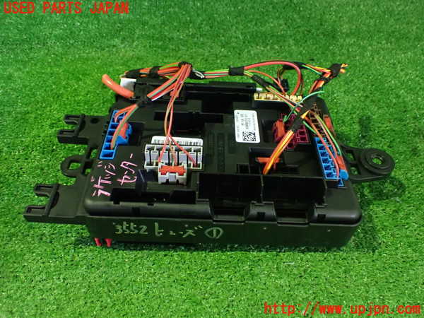 2UPJ-9235526741]BMW 320i(8A20)ヒューズボックス1 中古 (F30)_2