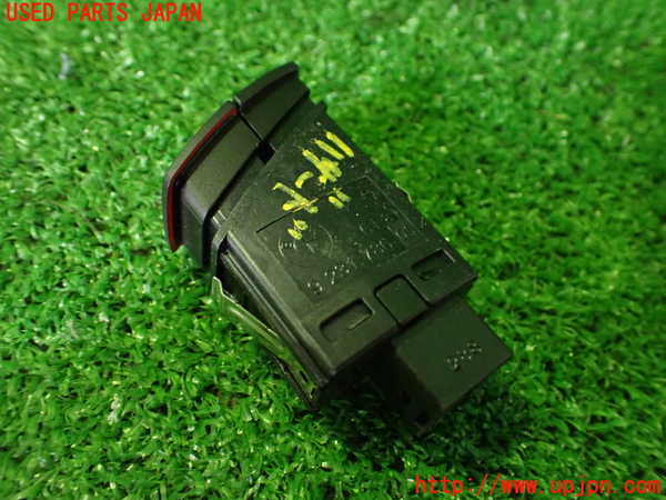 2UPJ-9235526290]BMW 320i(8A20)ハザードスイッチ 中古 (F30)_3