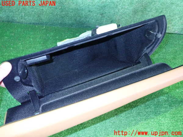 2UPJ-9235527516]BMW 320i(8A20)グローブボックス1 中古 (F30)_2