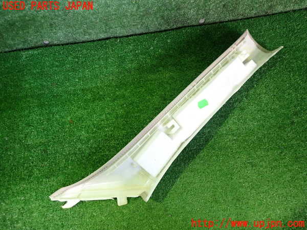 2UPJ-9235527660]BMW 320i(8A20)左フロントピラートリム 中古 (F30)_2