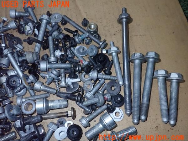 3UPJ=9235530720]VW T-Cross(ティークロス)(C1DKR)後期 ネジ・ナット・ステー類 セット ジャンク_2