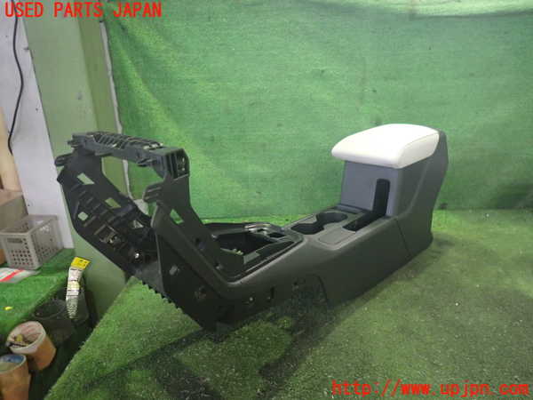 2UPJ-9235537540]VW・T-Cross(ティークロス)(C1DKR)センターコンソール 中古_2