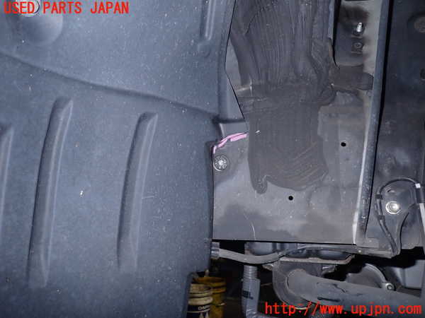 2UPJ-9235541092]クラウン ロイヤル(GRS210)左前フェンダーライナー 中古_3