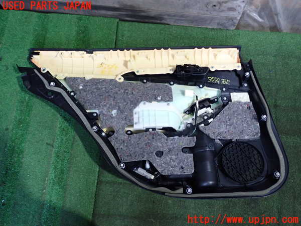 2UPJ-9235541294]クラウン ロイヤル(GRS210)右後ドア内張り 中古_4