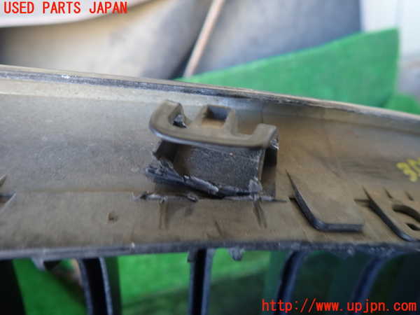 1UPJ-9235571050]BMW 328i グランツーリスモ(3X28)(F34)ラジエターグリル (ジャンク品) 中古_5