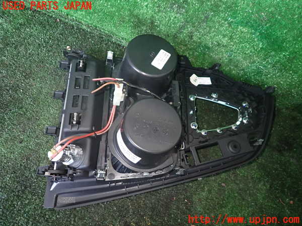 1UPJ-9235577810]BMW 328i グランツーリスモ(3X28)(F34)ドリンクホルダー 中古_4