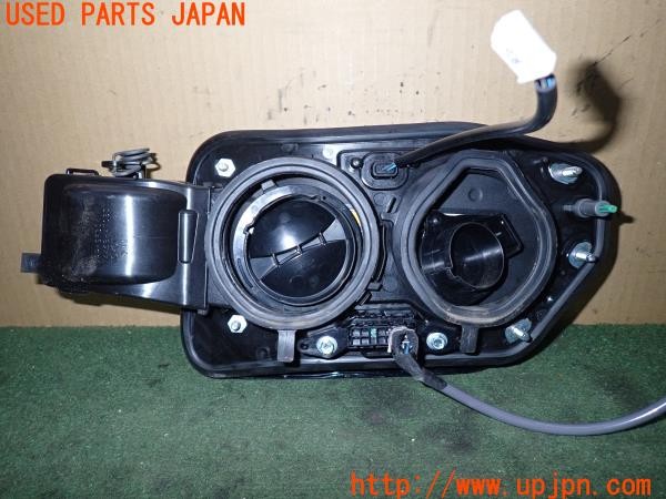 3UPJ=9235580012]プリウスPHV(ZVW52)純正 74458-47030 充電口リッド 充電ポートカバー 中古_4