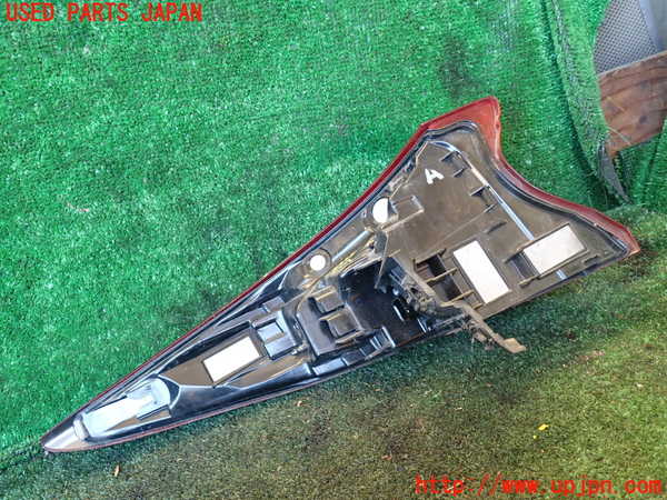 1UPJ-9235581530]プリウスPHV(ZVW52)右テールランプ 中古_2