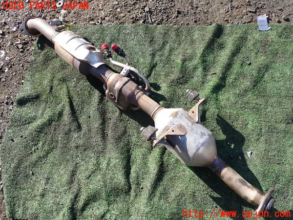 1UPJ-9235582661]プリウスPHV(ZVW52)触媒1 中古_2