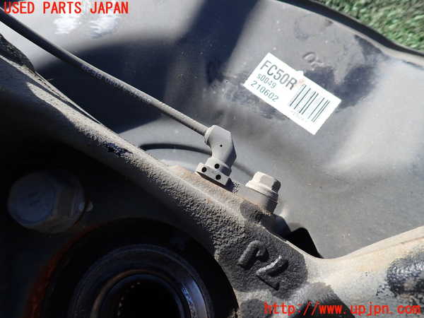 1UPJ-9235584290]プリウスPHV(ZVW52)右フロントナックルハブ 中古_4