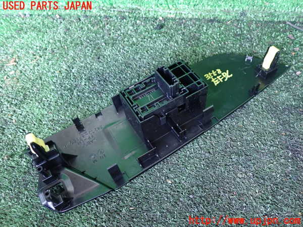 1UPJ-9235586245]プリウスPHV(ZVW52)左前パワーウィンドウスイッチ 中古_2