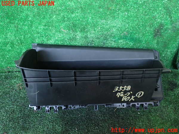 1UPJ-9235587516]プリウスPHV(ZVW52)グローブボックス1 中古_3