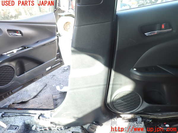 1UPJ-9235587665]プリウスPHV(ZVW52)右センターピラートリム 中古_3