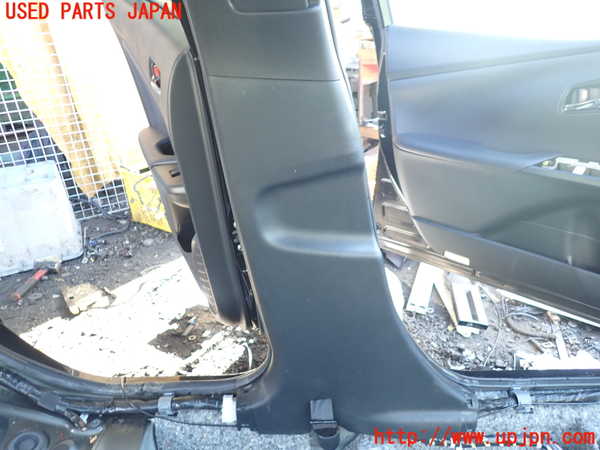 1UPJ-9235587670]プリウスPHV(ZVW52)左センターピラートリム 中古_3